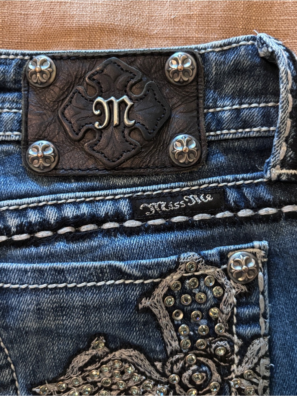 Miss Me Bootcut Jeans Size 27 Rhinestone Winged Cross Embellished Low Rise Y2K - Picture 9 of 9
